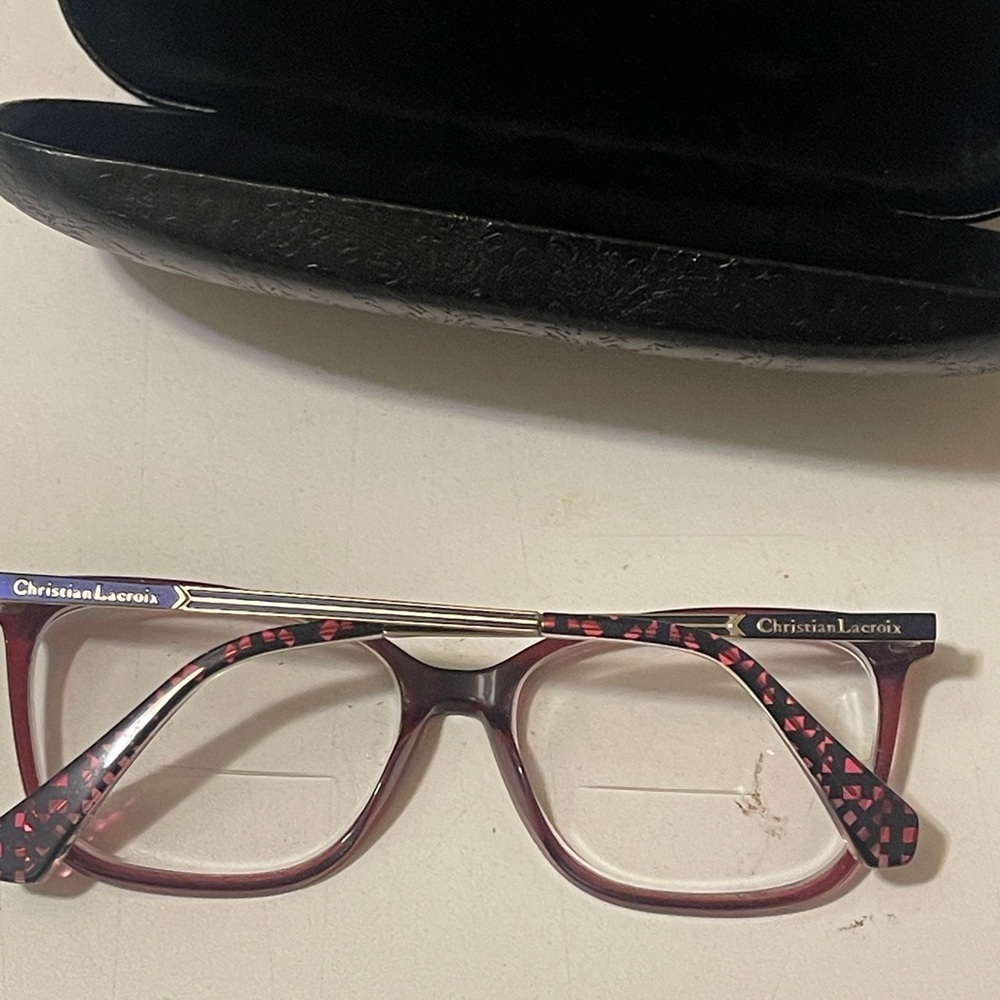 Christian Lacroix prescription glasses can be used for  any lens purple temple